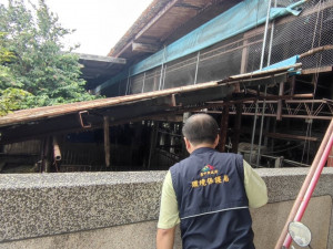 台中市府環保局配合非洲豬瘟防疫進行畜牧場外稽查。（圖／台中市府環保局）