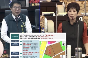 台南市議員杜素吟（右）。