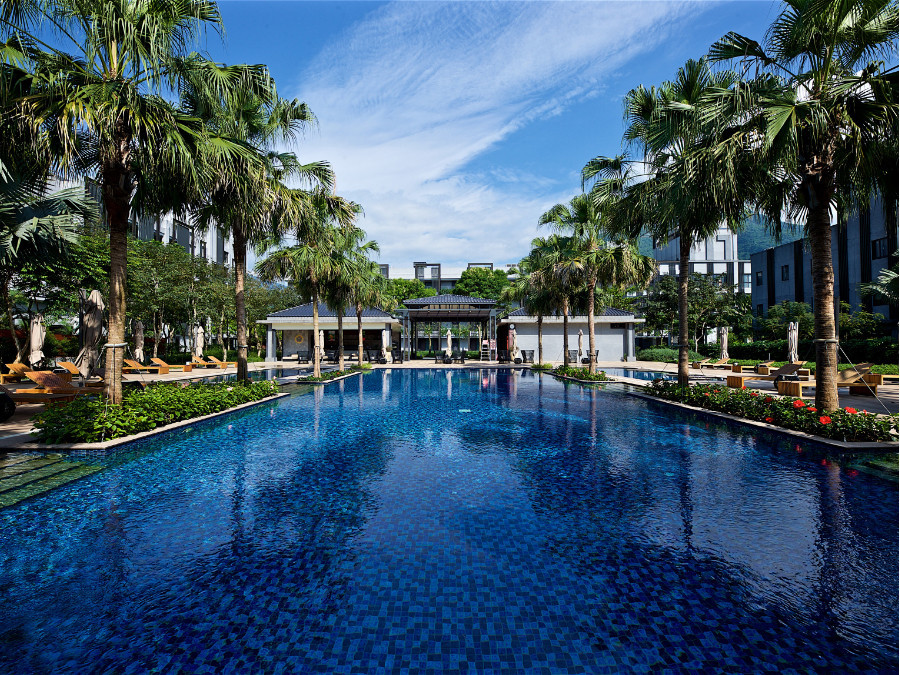 感受奇萊山脈純淨山泉,有溫冷水及溫水泳池,浸泡於香草純露水療池,讓芳香分子洗去疲憊、喚醒身心。