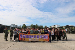 修平科大全體參訪師生於陸軍第58砲兵指揮部合影。（圖/修平科技大學）