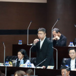 環保局長李易書詳盡答覆焚化爐興建的措施。（記者扶小萍攝）