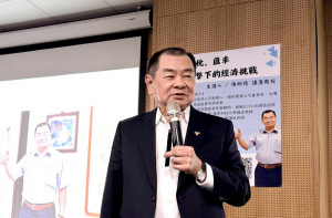 暨大舉辦「關稅、匯率衝擊下的經濟挑戰」專題講座，邀請陳明德講座教授蒞校演講。（暨大提供）