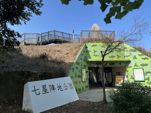 野茶祭與巡田記歡迎參訪七星碉堡與地方人文。（記者扶小萍攝）