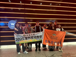 玄奘大學師生於大阪W酒店門前。