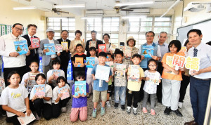 兆豐證券捐建彰化首座「理財愛的書庫」，跨域結合閱讀與理財教育。圖／記者鄧富珍翻攝