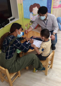 新竹臺大分院精神醫學部林建亨醫師以耐心與愛心，守護每位孩子。