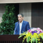 何議長期許爭取普發萬元的商機。（記者扶小萍攝）