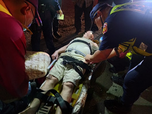 楊梅警助失智長者返家。