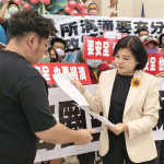 雲林縣長張麗善接受民生南路商圈自救會陳情／翻攝照片