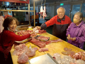 「好豬上桌 幸福加倍」活動， 各市場活動人潮。