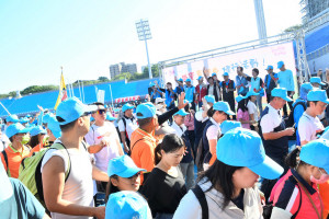 彰化勞資童樂會健行開跑，3,800名勞工與家屬同歡。圖／記者鄧富珍翻攝