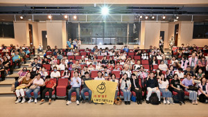 120個顱顏家庭320人大合照