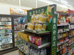 「桃園好農」通路版圖再下一城，超商設專區賣農會好物。
