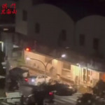 張男開車將在行人道上的陳男撞向KTV牆面。（圖取自黑色豪門企業網路社群）