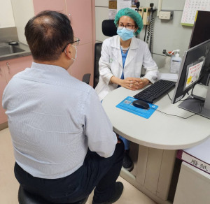 新竹臺大分院神經部陳郁欣醫師說明「傷害可塑性疼痛」的成因與治療方向。