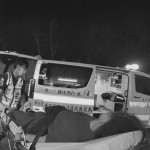 光明派出所與救護人員及時將女子送醫。（中興分局提供）