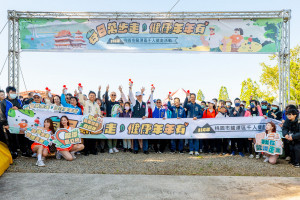 桃園市長張善政出席「114年桃園市龍潭區千人健走活動」。