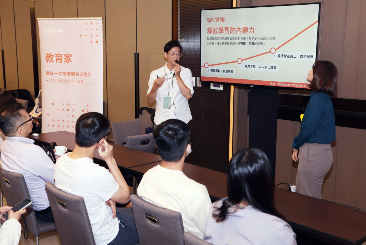 旭聯的教育家平台有別於傳統的企業內訓系統和課程管理平台，勾勒出未來企業組織以AI建構新型態人才發展模式，讓學習、實踐、分享與創造在組織中自然成為企業文化。（圖／旭聯科技）