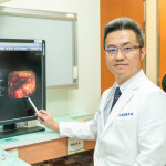 張譽耀主任表示，老翁提前住院補充靜脈營養，體力改善後使用單孔達文西手術，術後傷口癒合佳、疼痛輕微，恢復良好。／彰基醫院提供