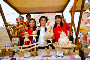 彰化縣社區營造博覽會11/30登場，42個社區齊聚亮麗展演，超巨型扭蛋車等你挑戰。圖／彰化縣政府提供