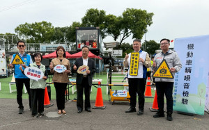 議員唐曉棻、李洲忠及林友友、廖梓佑助理等都到場支持。（環保局提供）