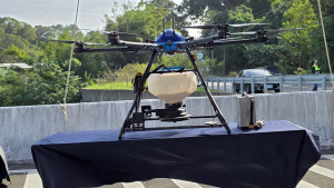 AI無人機防治科技，精準撒布餌劑。