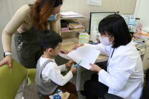 嘉義市府衛生局推出「寶貝嘉倍幸福 從發展篩檢開始」抽獎活動，鼓勵未滿7歲兒童完成免費發展篩檢／嘉義市府提供