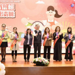 桃園市副市長王明鉅出席「嬰為信賴 托出青睞 114年托嬰中心專業人員表揚活動」與獲獎者合影。