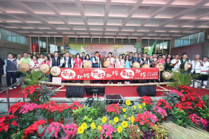 稻草文化節嘉賓雲集祝福圓滿成功。（縣府提供）