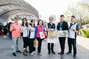 楊梅區公所在臺鐵富岡車站前廣場舉辦「2025鐵道邊有藝術系列活動」。