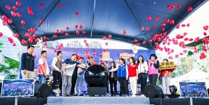 桃園「聖誕愛傳頌」送暖弱勢家庭。