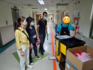 職場深耕就服員偕同督導及轉介者至職場協助服務對象穩定就業