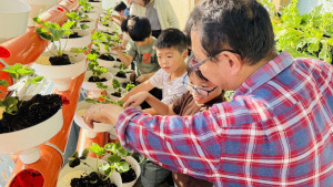 雲林縣政府農業處以「AI智慧科技引領農業未來」，期望下一代更早接觸科技農業／縣府提供