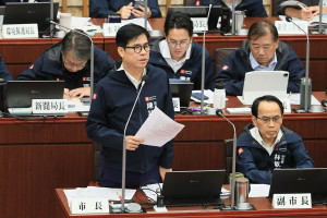 高雄市長陳其邁（左）。（圖／高雄市府新聞局）