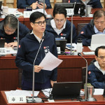 高雄市長陳其邁（左）。（圖／高雄市府新聞局）