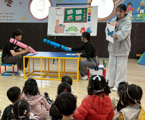 嶺東科大幼保系學生以戲劇、故事、音樂律動與創意教具，讓幼兒體驗多元文化。（圖/嶺東科技大學）