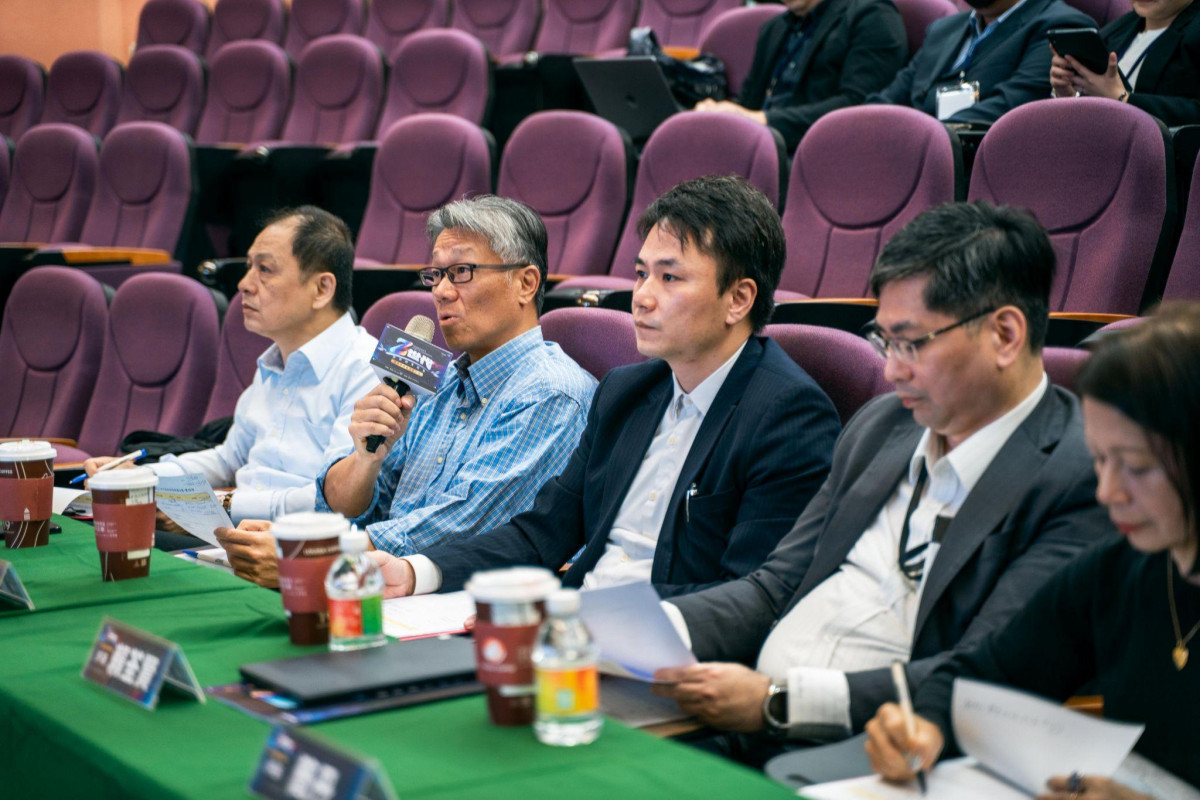 悅智全球顧問游森楨總經理針對決賽團隊的簡報進行提問。