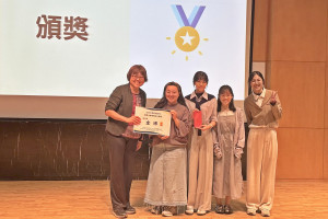 弘光科大語聽系「相揪來去踅夜市」這組學生，奪得「全國科技校院聽語治療實務設計競賽」成人組金牌。（弘光科大提供）