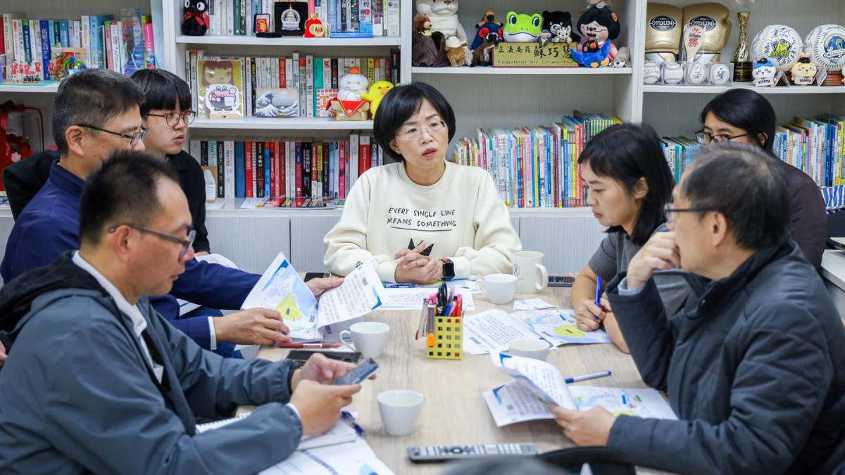 民主進步黨籍立法委員蘇巧慧（中）。（圖／翻攝自蘇巧慧Facebook）