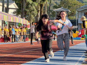 竹山秀傳醫院以結合社區辦運動會來凝聚情誼。（竹秀提供）