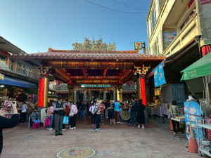 通霄拱天宮吸引眾多信眾前來，已經是在地重要的信仰中心及觀光據點。（圖/地方中心攝）