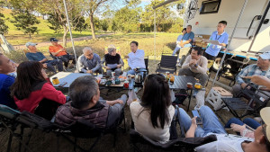 「后里環保公園車泊專區」，每逢假日一位難求，市議員謝志忠邀集養工處及多位車泊族車友進行早餐會勘。