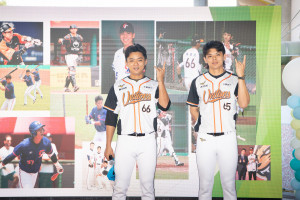 統一獅隊陳重羽、陳重廷邀請全國各地棒球愛好者，蒞臨棒球原鄉觀賞精彩賽事／嘉義市府提供