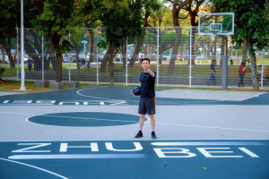 原公十二的籃球場命名為「竹北十字星籃球場」，12日正式開放使用。