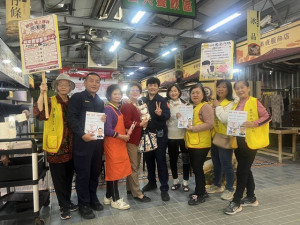 女所長到市場宣導。林重鎣