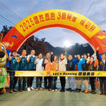 南投縣國姓鄉在具百年歷史的楞嚴宮廣場盛大舉辦「2025 國姓鹿跑」。（國姓鄉公所提供）