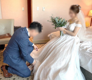 婚姻是兩個家庭的結合，可能也是傳統與現代觀念的碰撞。