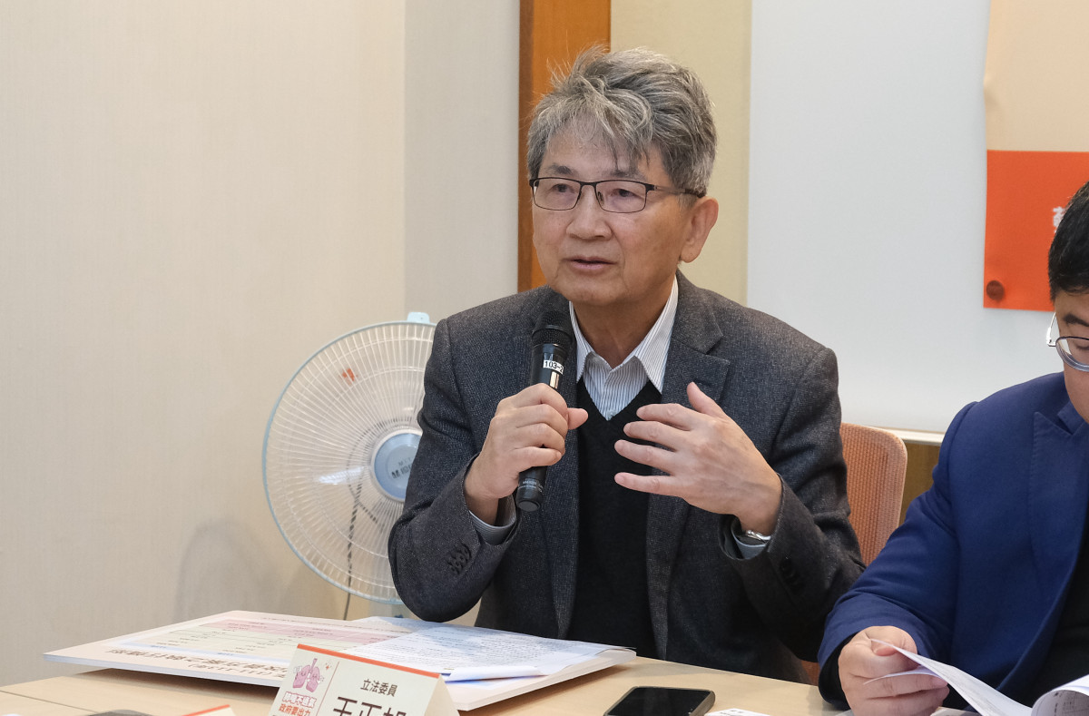 王正旭委員認為需建立明確追蹤與住院指標、提高收案量並確保追蹤不中斷,治療端接軌國際臨床指引,才能實際改善重度住院與急性惡化。