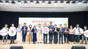 張市長與貴賓合影。