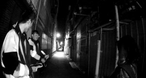 女大生趕公車遇突發狀況，警方夜間暖心助解圍。